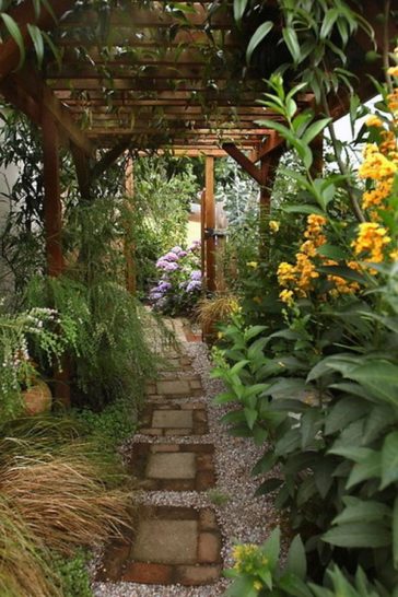 30 Affordable Cheap Walkway Ideas Page 19 Gardenholic   Cheap Walkway Ideas19 364x546 