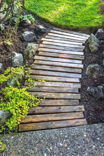 30 Affordable Cheap Walkway Ideas Page 27 Gardenholic   Cheap Walkway Ideas27 364x546 