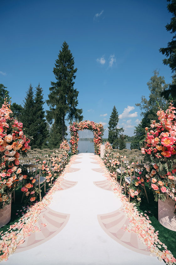 30 Romantic Wedding Walkway Ideas